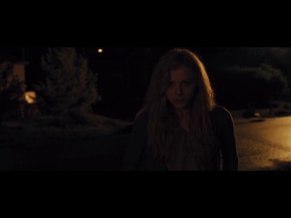 Телекинез / Carrie. Фильм 2013 года. По роману Стивена Кинга "Кэрри". В главных ролях: Хлоя Грейс Морец, Джулианна Мур, Джуди Грир. Жанр:триллер, ужасы, драма.